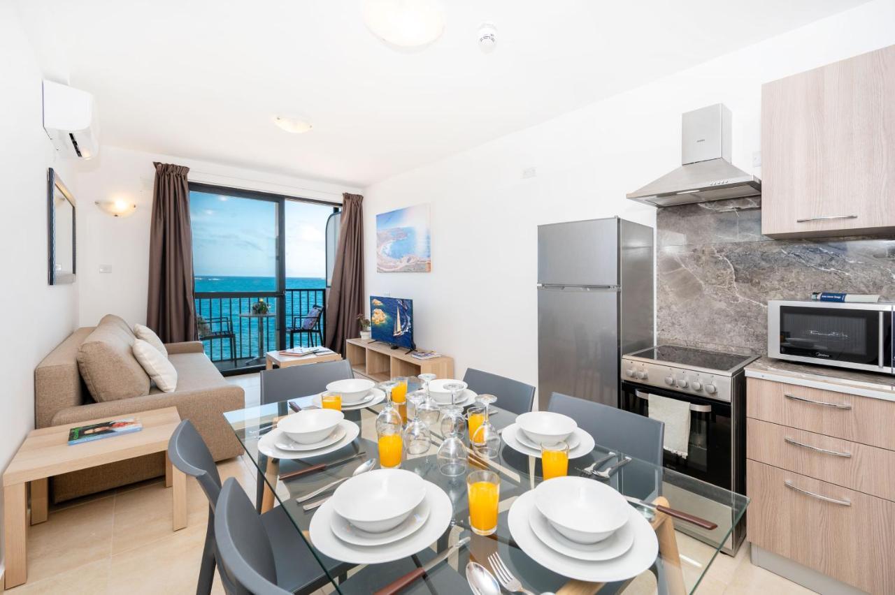 Islet Promenade Seafront Family Apartment With 2 Balconies By Getawaysmalta St. Paul's Bay Exterior foto
